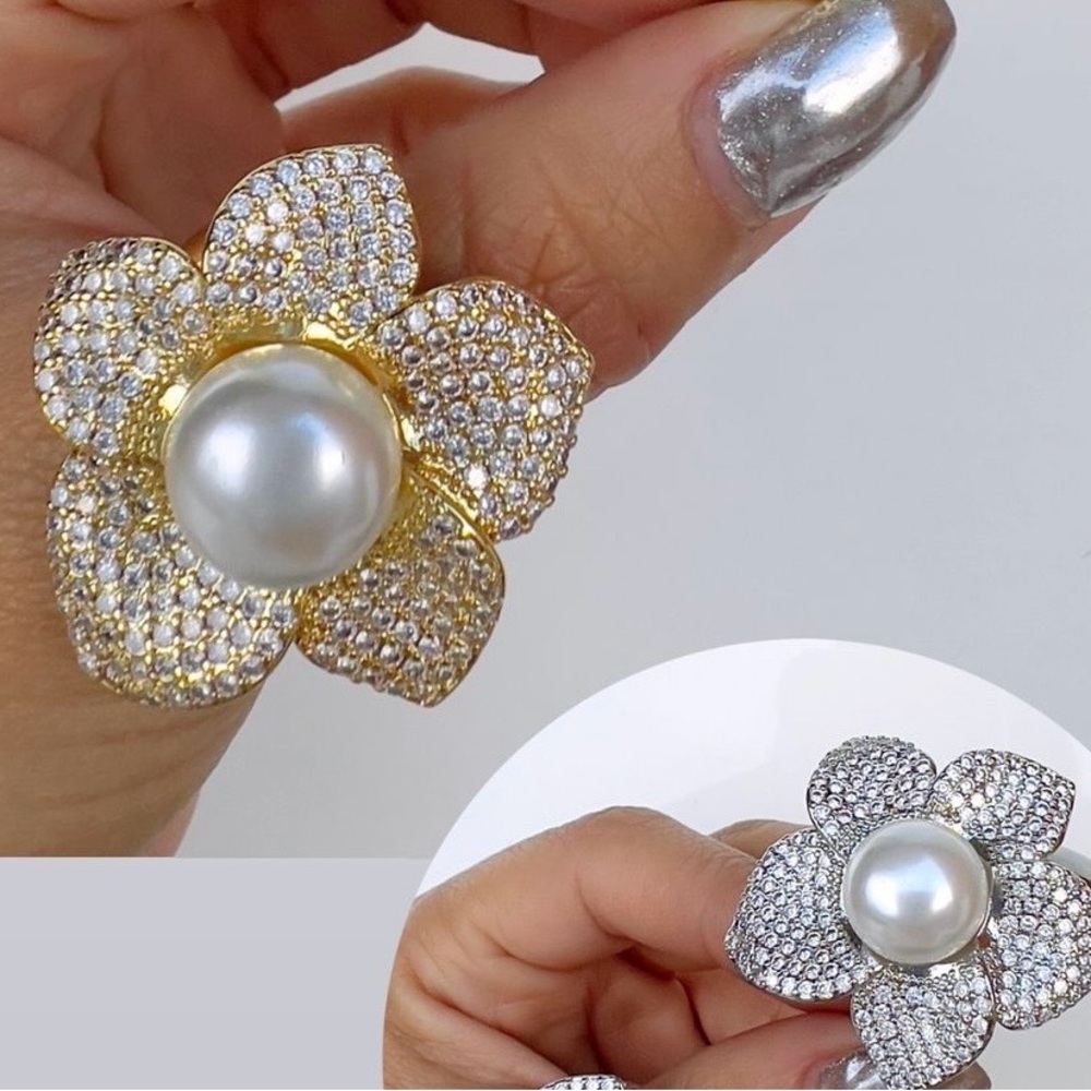 Flower Statement Ring Gold Tone - Rhodium